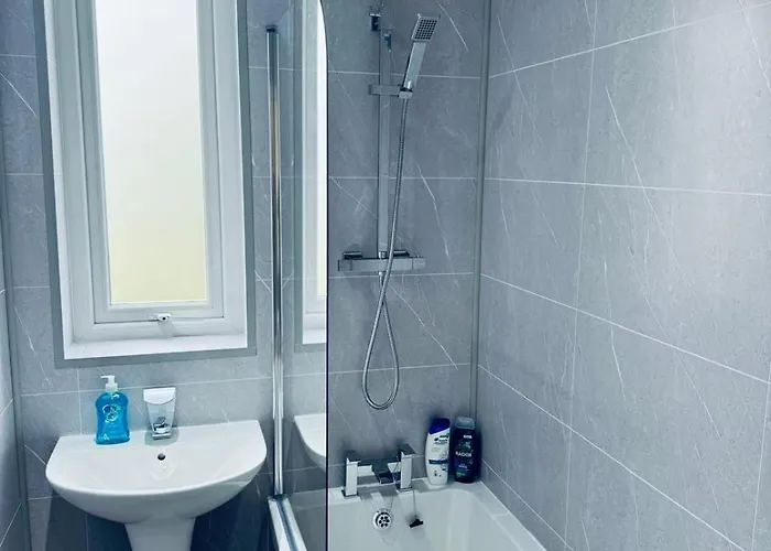 Modern 2 Bedroom With Extra Loft Bedroom *