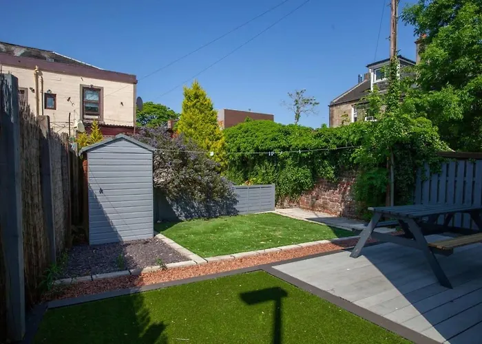 Southside Flat With Private Garden!