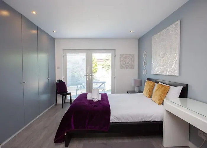 Southside Flat With Private Garden! Apartament *