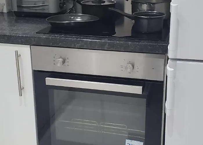 Cosy And Bright 3-bedroom Flat *