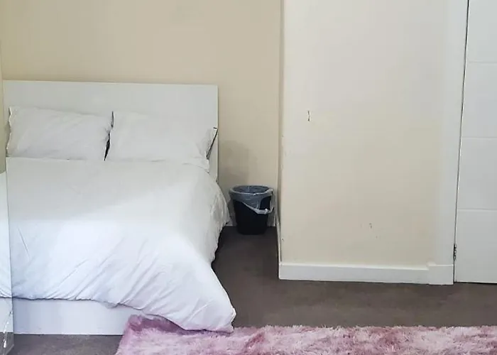 Cosy And Bright 3-bedroom Flat *