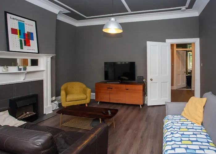 Apartment Modern, Light-filled And Sleek West End Glasgow