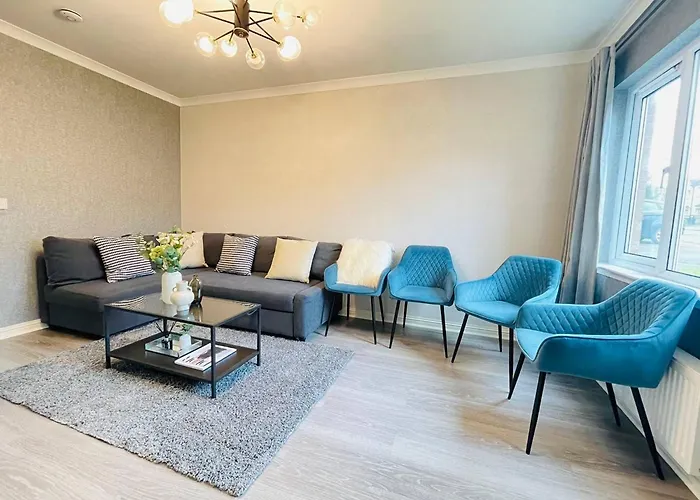 Holiday home Elegant 3br House In *