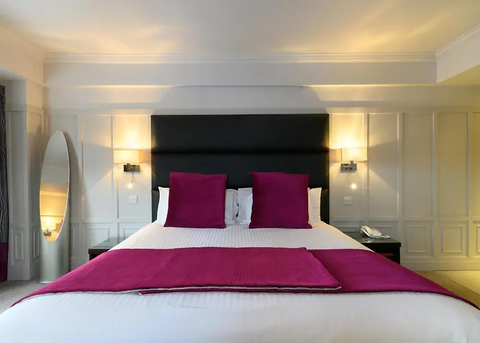 Glynhill & Near Airport Hotel 4*