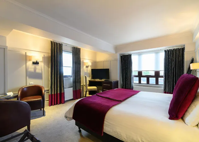 Glynhill & Near Airport 4*