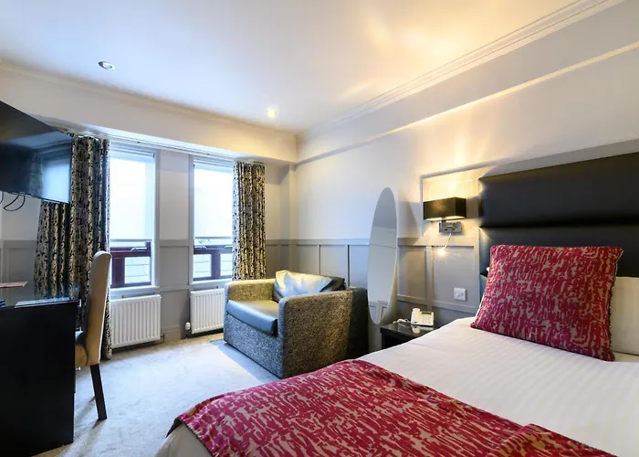 فندق Glynhill & Near Airport 4*