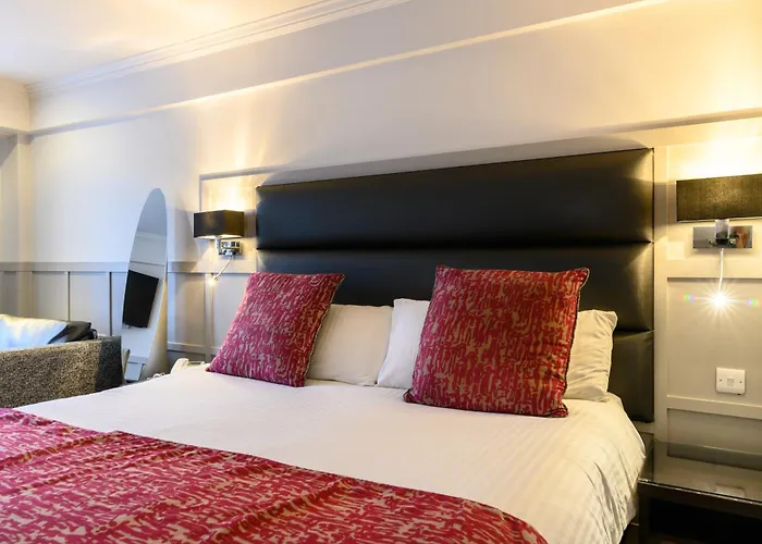 Glynhill & Near Airport 4* غلاسغو