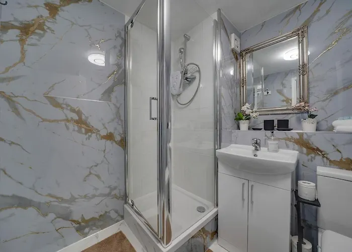 Luxurious Royal 2br Apartment, Centre *