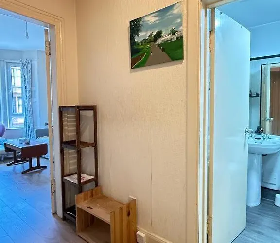 One Bedroom Flat Close To Centre And Amenities Apartman *