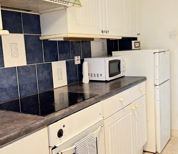 One Bedroom Flat Close To Centre And Amenities アパート