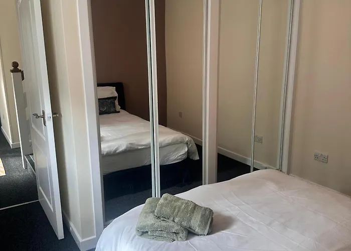 3br Flat Sleeps 6 West End Sights Driveway アパート