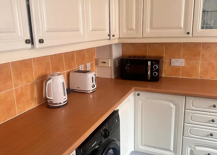 3br Flat Sleeps 6 West End Sights Driveway * グラスゴー