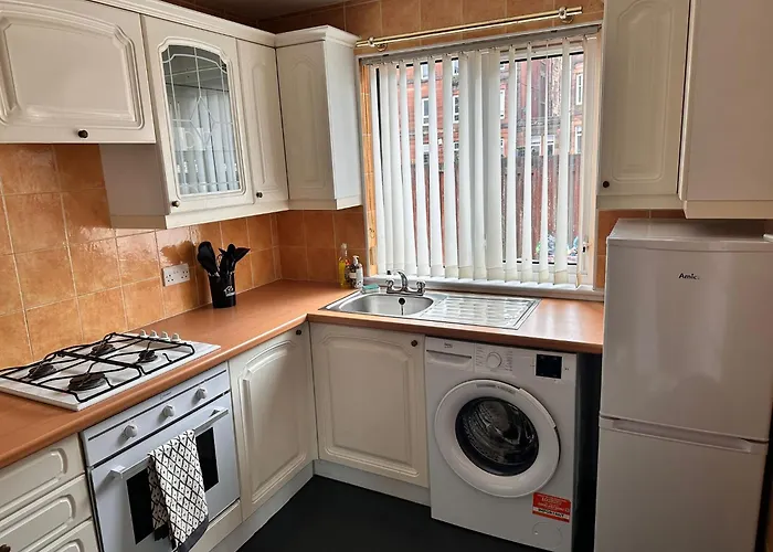 3br Flat Sleeps 6 West End Sights Driveway * グラスゴー