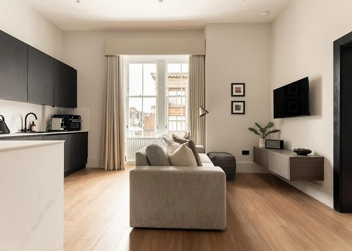 Moment Blythswood St Apartahotel 3*