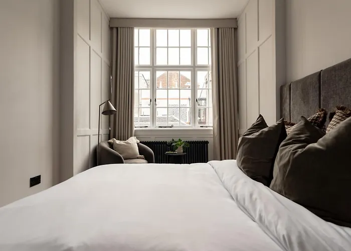 Moment Blythswood St Apartahotel 3*