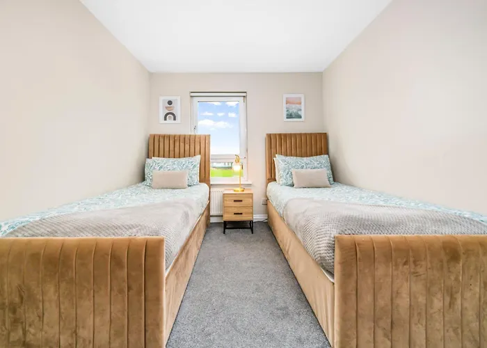 Modern 5 Bedroom Townhouse With Free Parking * גלאזגו