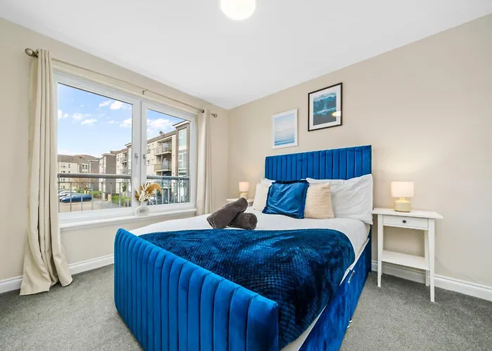 Modern 5 Bedroom Townhouse With Free Parking בית נופש *