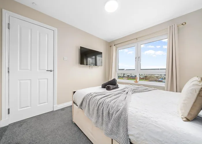 בית נופש Modern 5 Bedroom Townhouse With Free Parking *