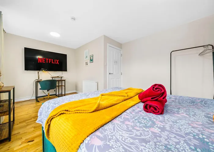 בית נופש Modern 5 Bedroom Townhouse With Free Parking גלאזגו