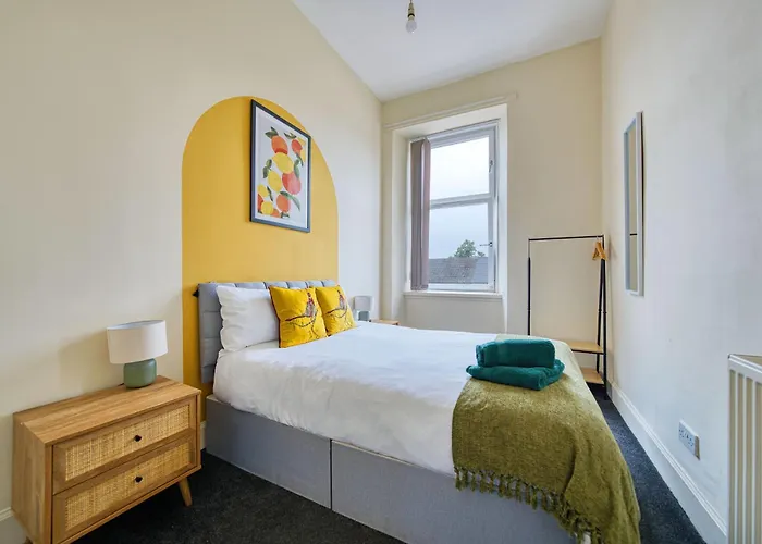 Group 4br Sleeps 11 Near Ibrox Parking