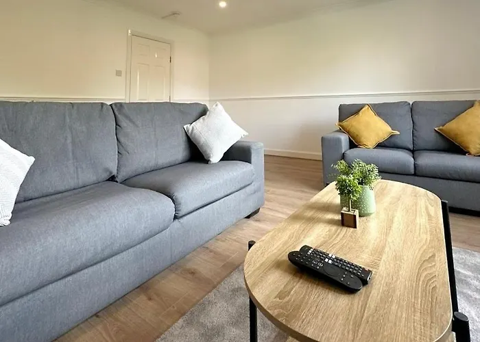 Spacious 2 Bed Near Airport * Glasgow