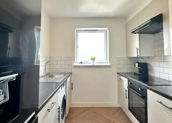 Spacious 2 Bed Near Airport Appartement Glasgow