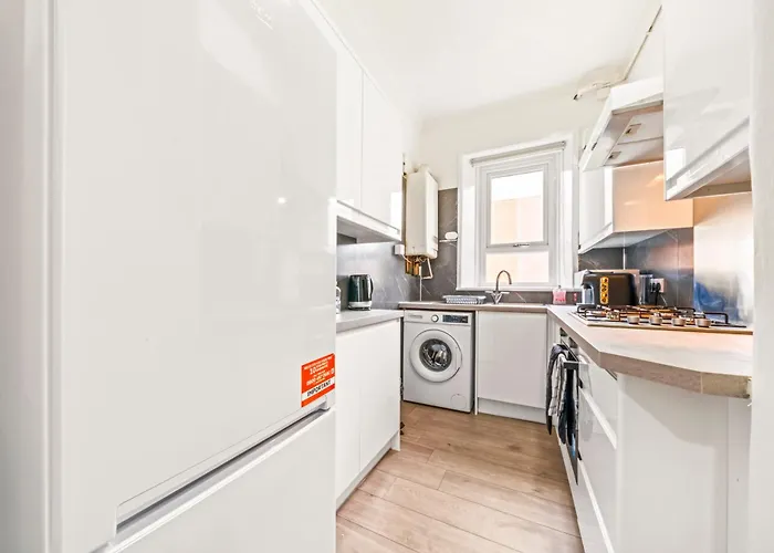 Cosy And Bright 3-bedroom Flat *