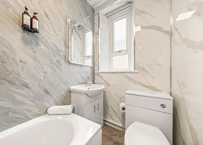 Cosy And Bright 3-bedroom Flat * Glasgow