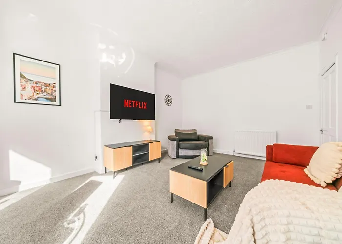 Cosy And Bright 3-bedroom Flat アパート グラスゴー