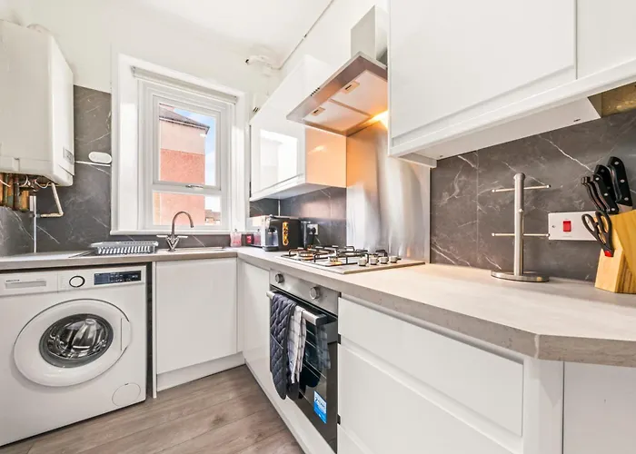 Cosy And Bright 3-bedroom Flat *