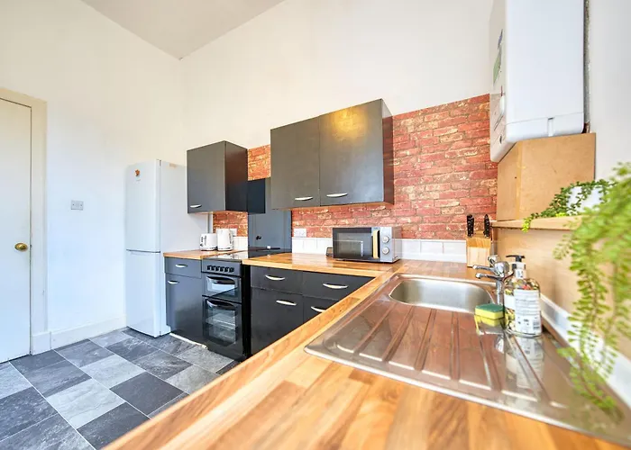 Group 4br Sleeps 11 Near Ibrox Parking *