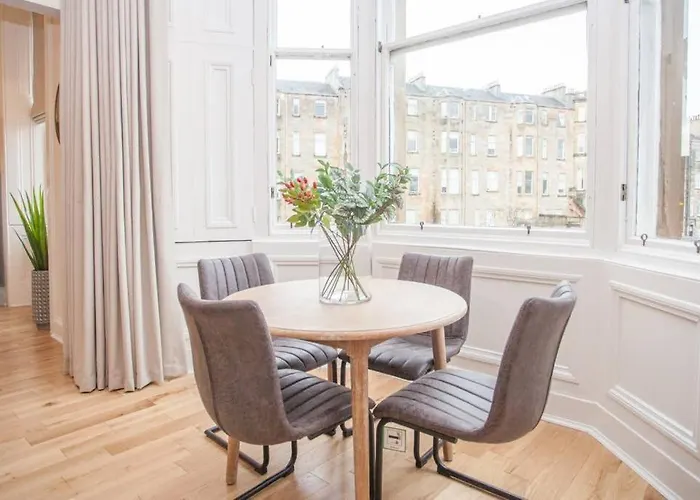 Апартаменты Spacious Period In *