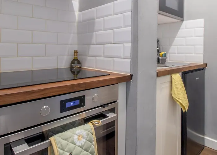 Pass The Keys West End Wonder * Glasgow