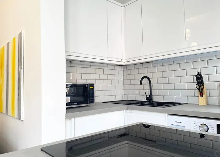 Renovated West End Flat In Glasgow