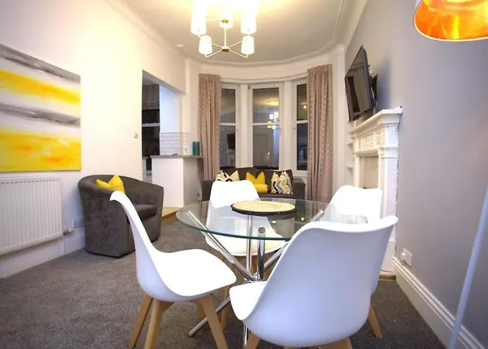 Renovated West End Flat In Apartment Glasgow