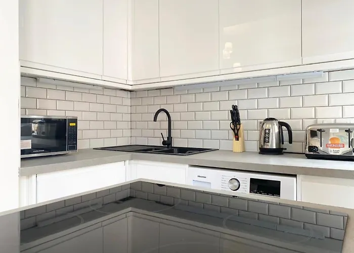 Renovated West End Flat In *