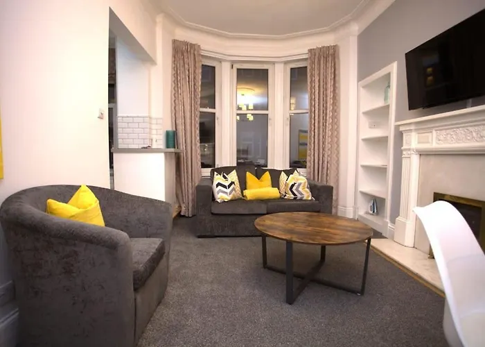Apartment Renovated West End Flat In Glasgow