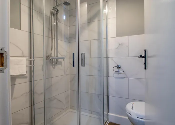 Happy Haven Home, West End - Pass The Keys