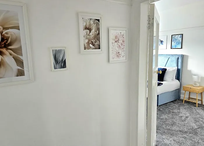 Charming 3-bed Oasis-free Parking