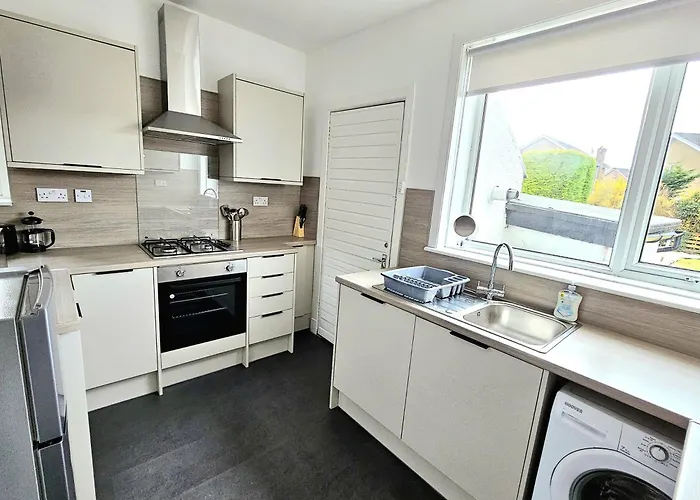 Charming 3-bed Oasis-free Parking Глазго