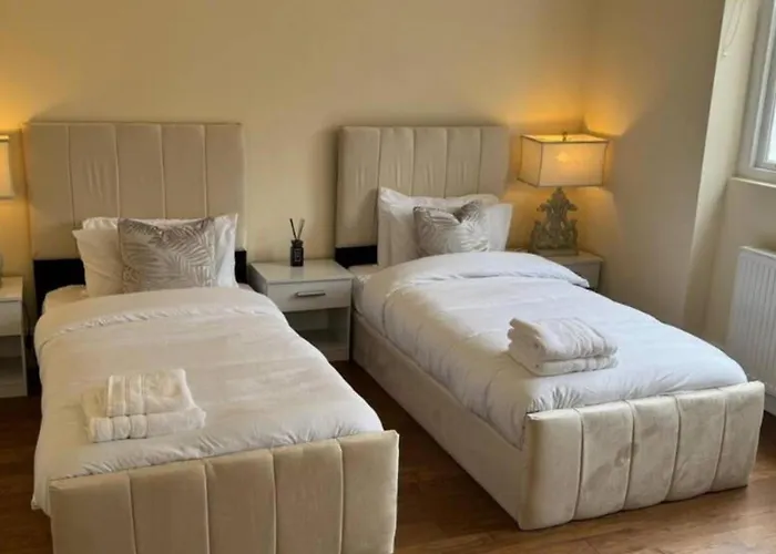 Ferienhaus Paradise - Spacious 3- Bed House