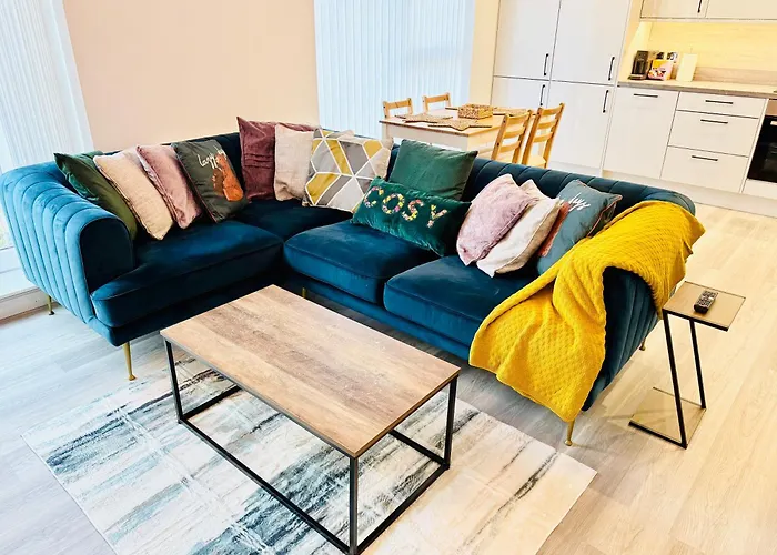 Modern Flat In Free Parking & Wifi *