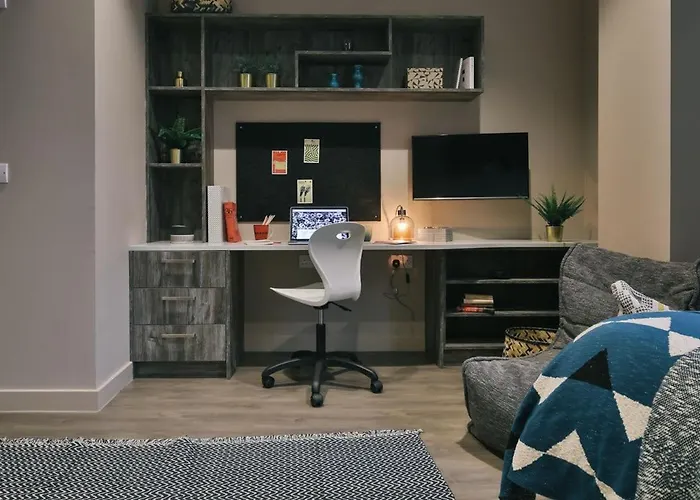 For Students Only - Bath Street In * Γλασκώβη