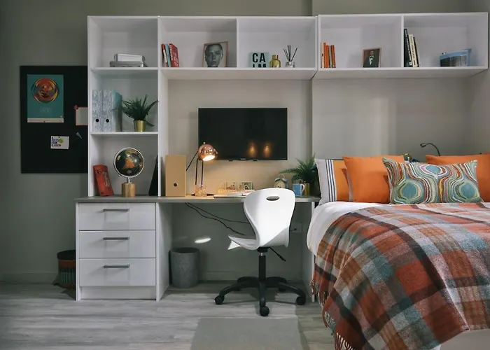 For Students Only - George Street In גלאזגו