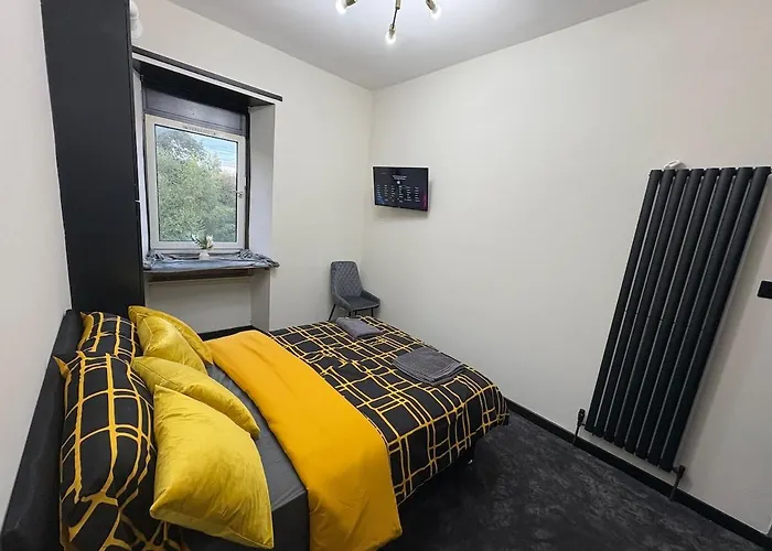 3br West End Flat W Free Parkin דירה