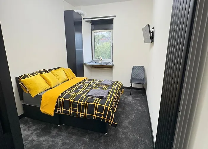 3br Modernised Sleeps 8, Walking Distance To West End, Free Parking Glasgow