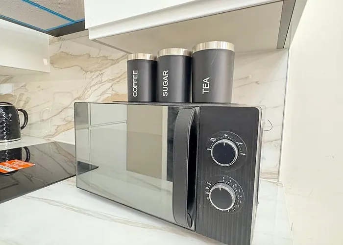 3br Modernised Sleeps 8, Walking Distance To West End, Free Parking Glasgow