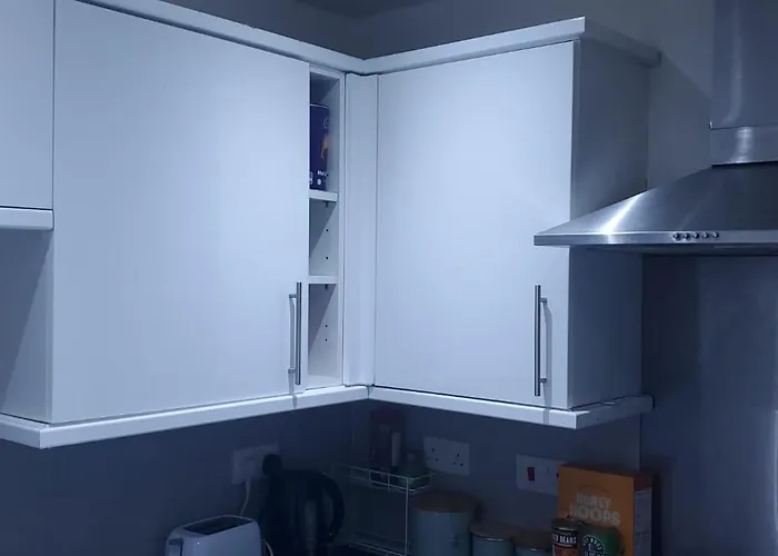 Cosy And Bright 3-bedroom Flat Apartment *