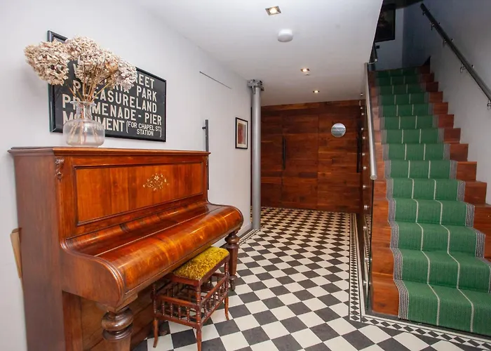 Unique House In Park District *