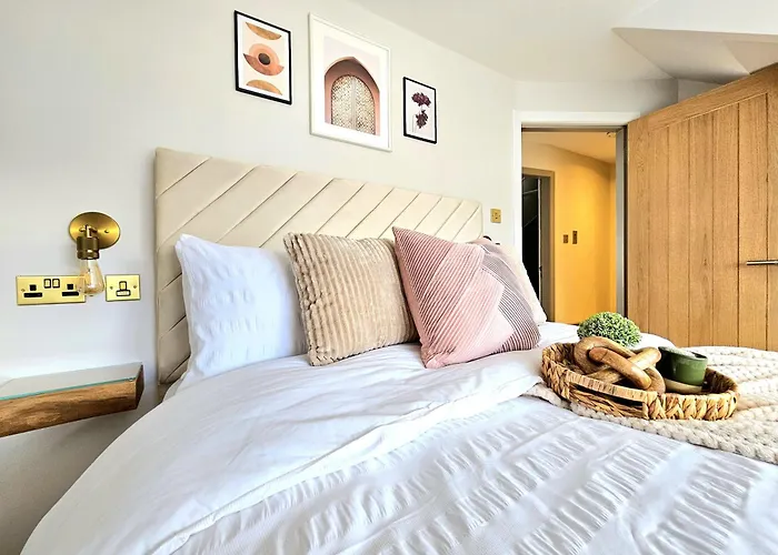 Newly Renovated Gem - Free Parking & Modern Comfort *